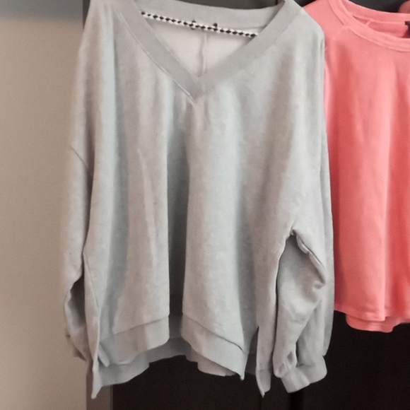 Sweaters - Picture 2 of 7